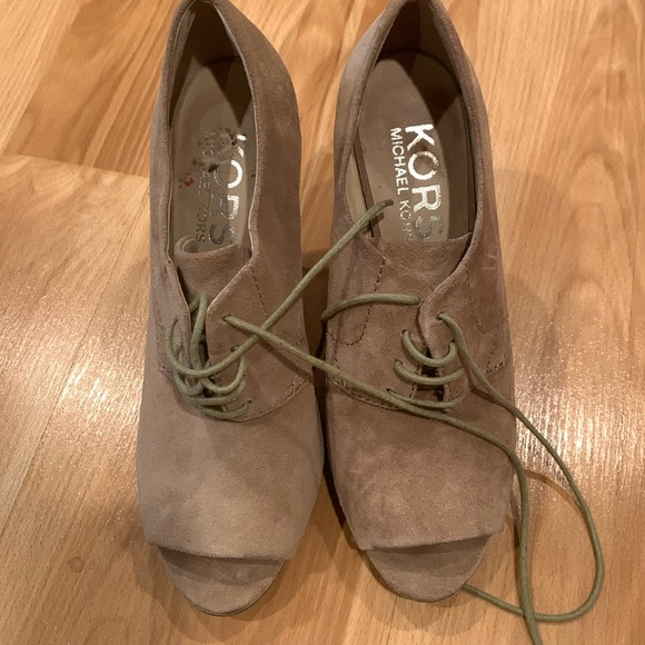 KORS by MICHAEL KORS Women Heels Size 10 - Picture 1 of 4